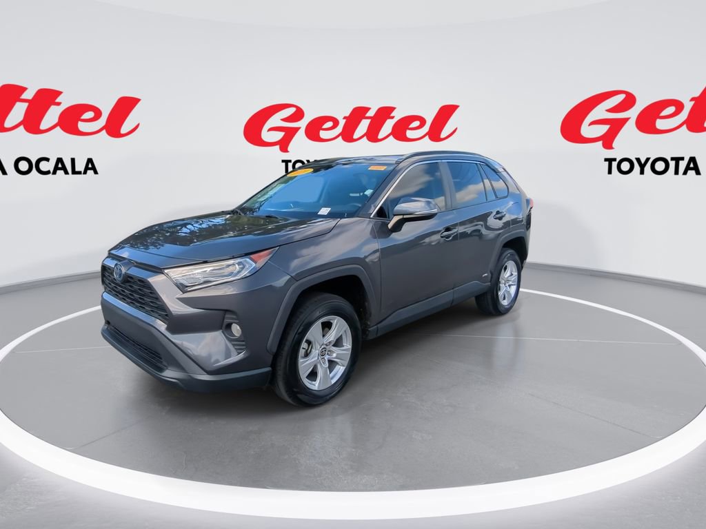 Used 2021 Toyota RAV4 XLE w/ Convenience Package image 4