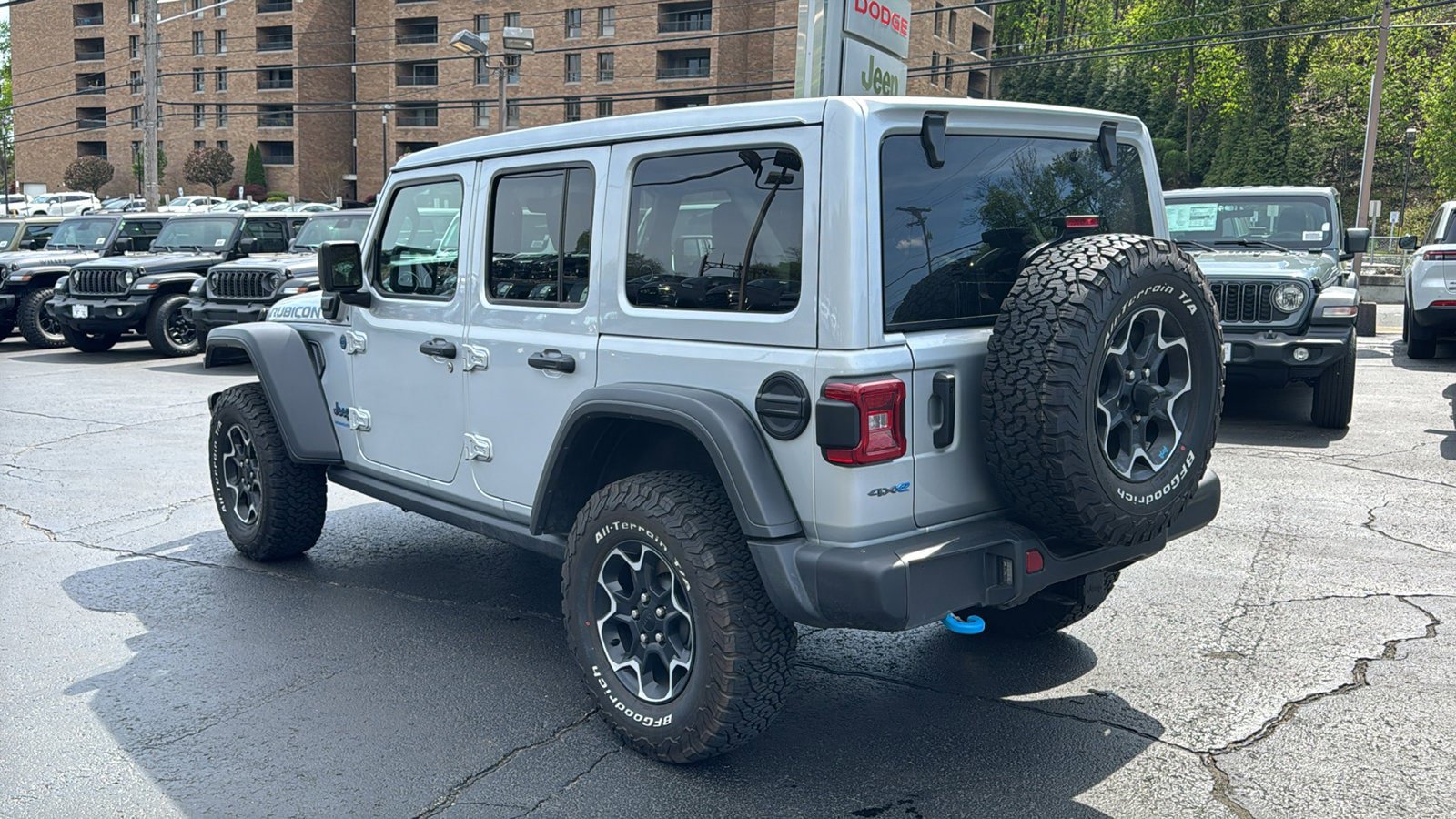 Used 2023 Jeep Wrangler Unlimited Rubicon 4xe w/ Steel Bumper Group AWD/4WD image 5