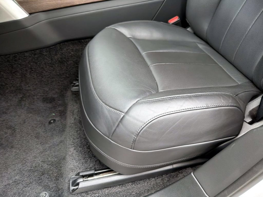 Used 2025 Land Rover Range Rover Long Wheelbase SE AWD/4WD image 18