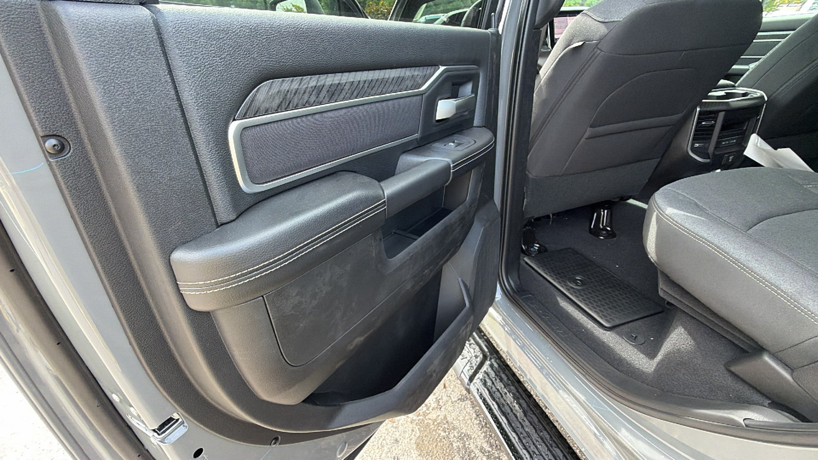 New 2026 RAM 3500 Big Horn AWD/4WD image 18