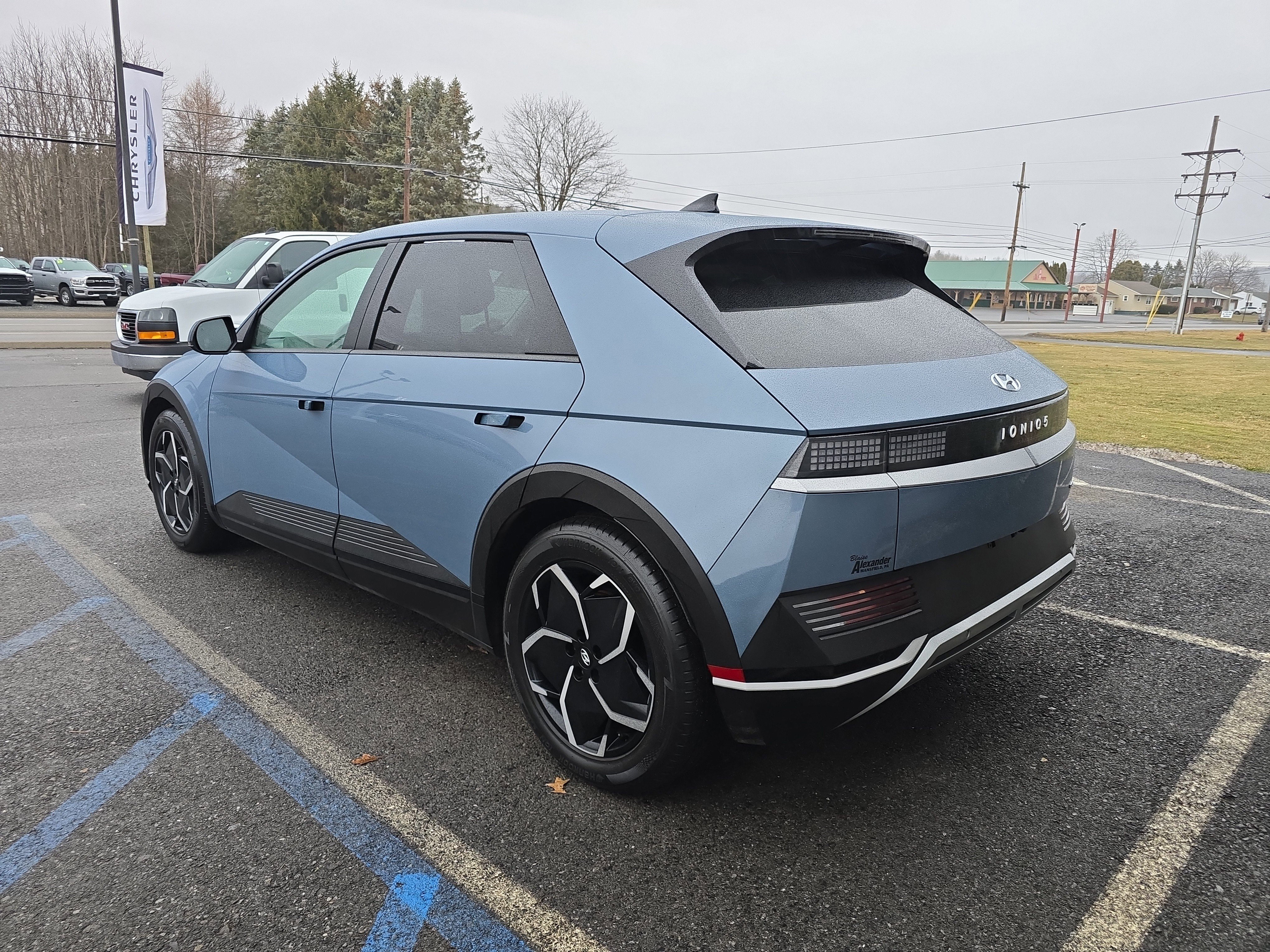 Used 2022 Hyundai Ioniq 5 SE w/ Cargo Package image 6