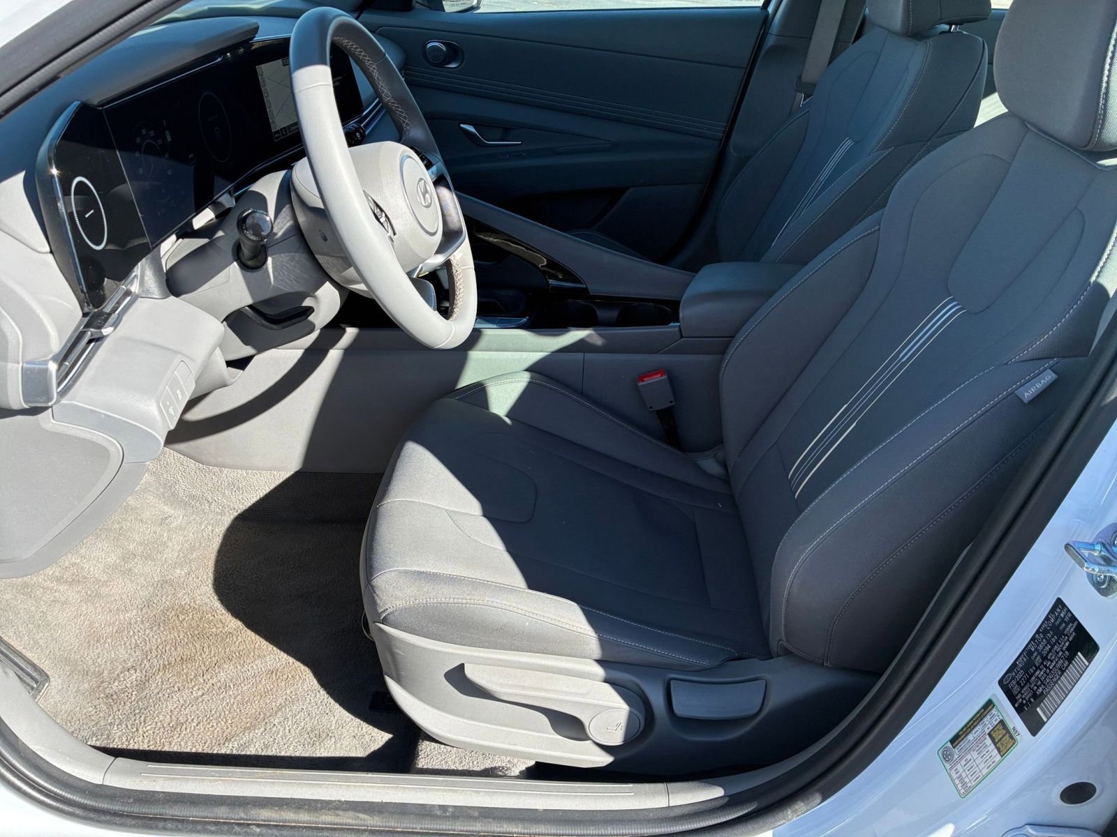 Used 2025 Hyundai Elantra SEL image 23