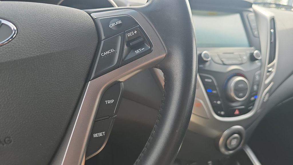 Used 2017 Hyundai Veloster Value Edition FWD image 24