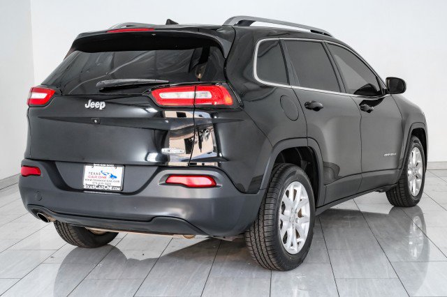 Used 2018 Jeep Cherokee Latitude FWD image 6