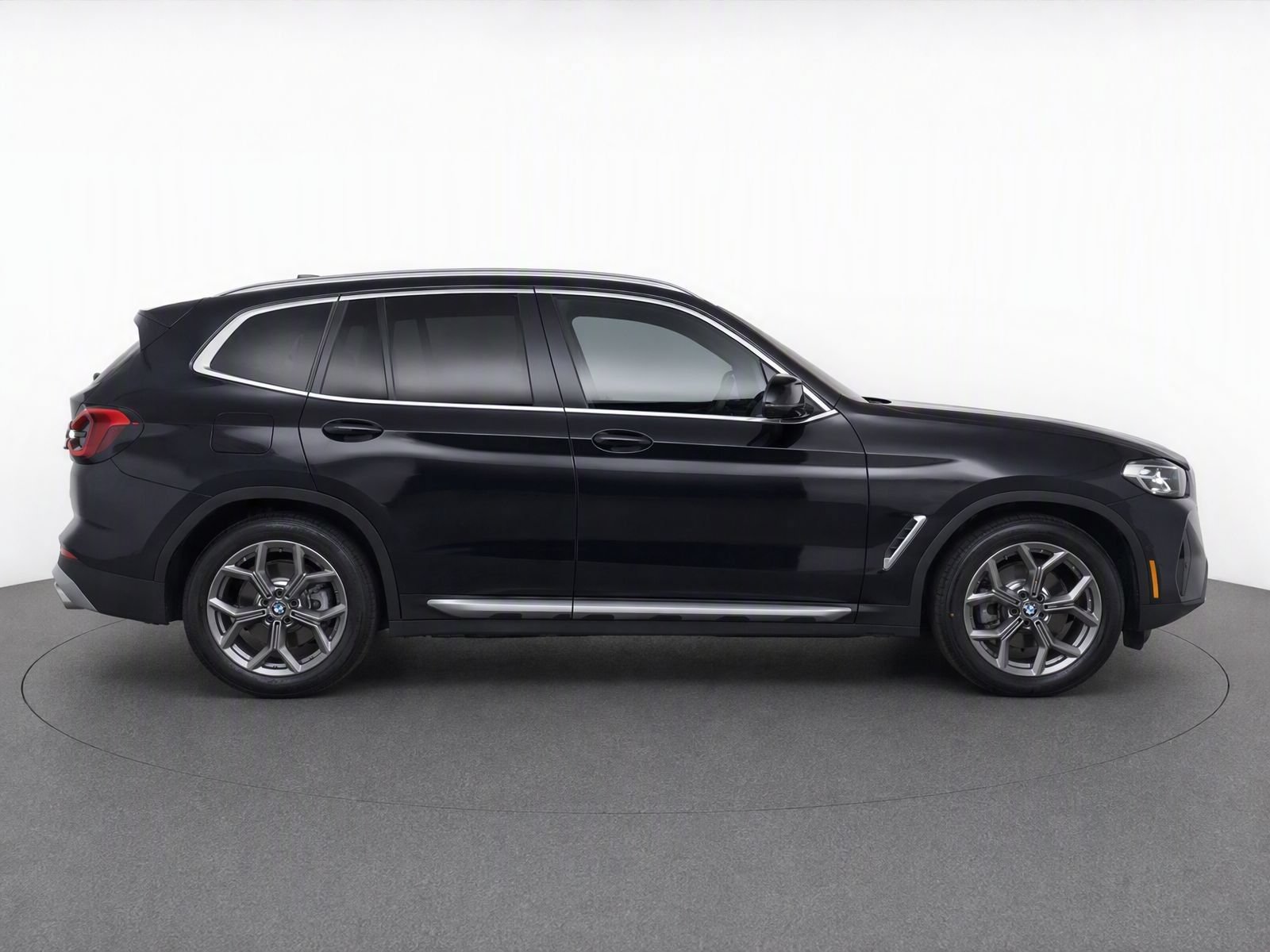 Used 2023 BMW X3 sDrive30i w/ Premium Package w/ZPA RWD image 4