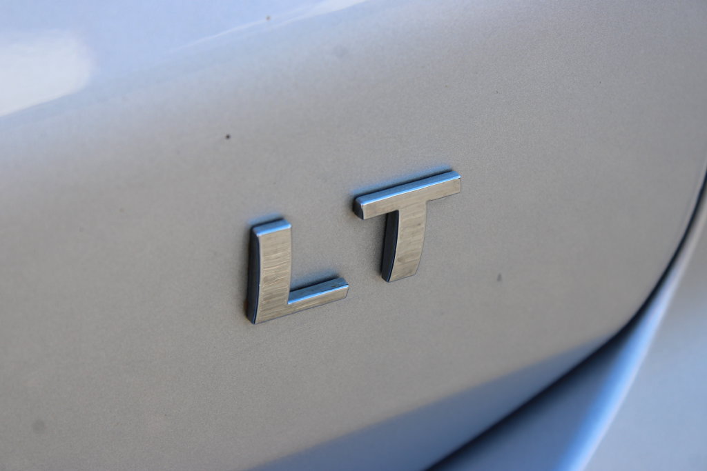 Used 2018 Chevrolet Equinox LT FWD image 18