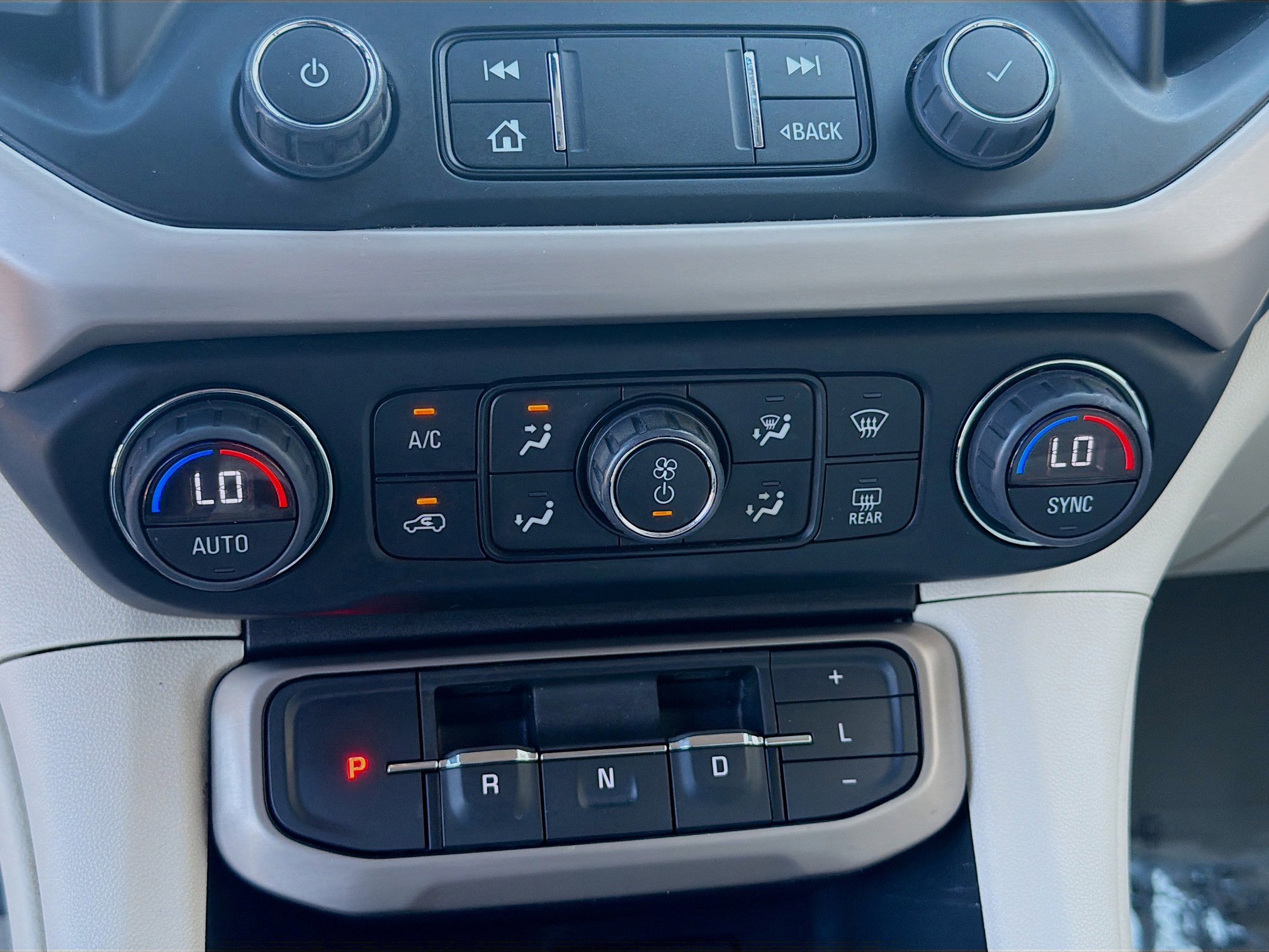 Used 2023 GMC Acadia Denali AWD/4WD image 13