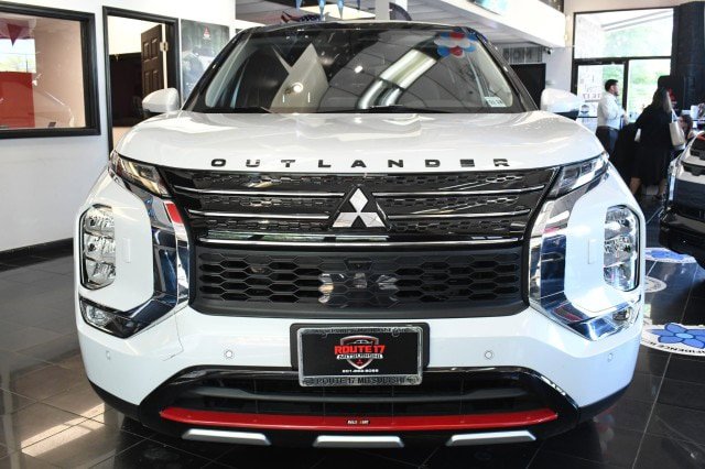 Used 2023 Mitsubishi Outlander Ralliart AWD/4WD image 2