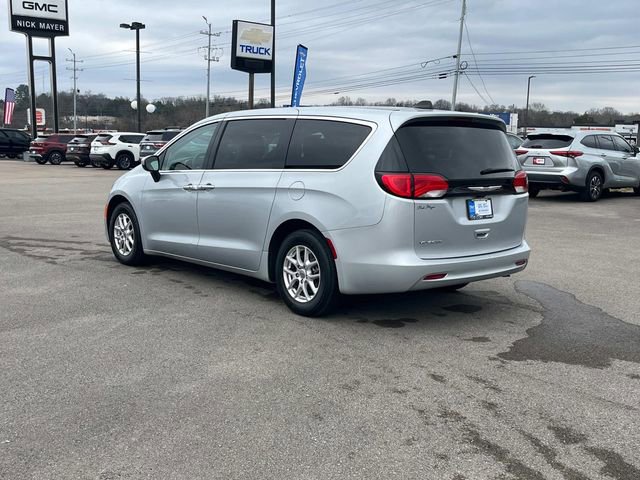 Used 2023 Chrysler Voyager LX FWD image 9