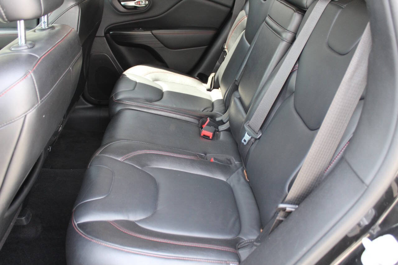 Used 2014 Jeep Cherokee Trailhawk w/ Technology Group AWD/4WD image 22