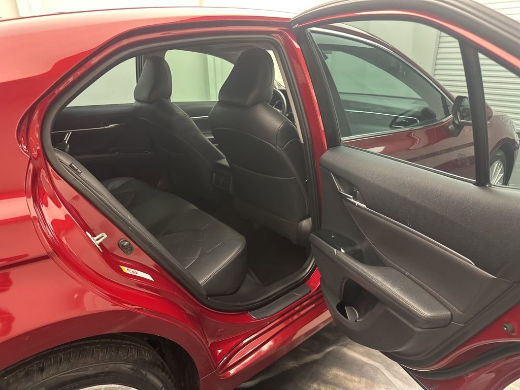 Used 2018 Toyota Camry XLE image 7