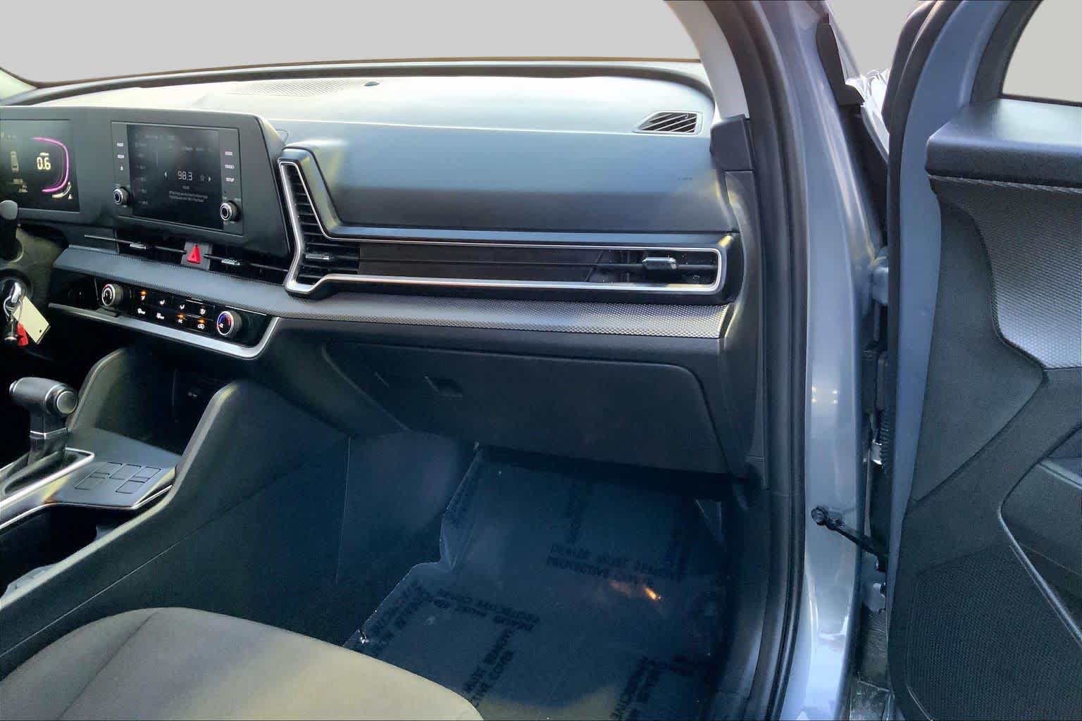 Used 2025 Kia Sportage LX FWD image 16