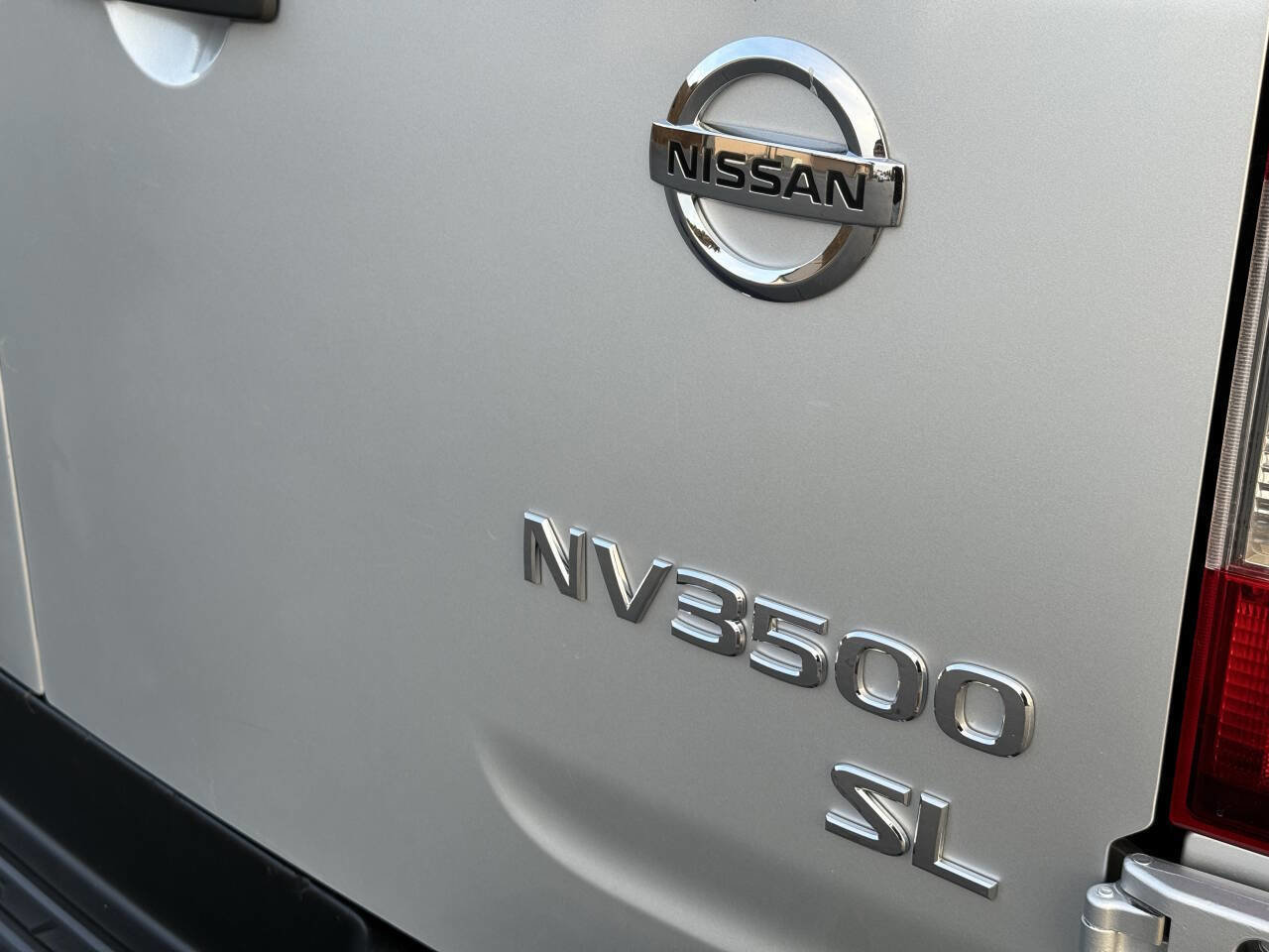 Used 2018 Nissan NV 3500 SL RWD image 27