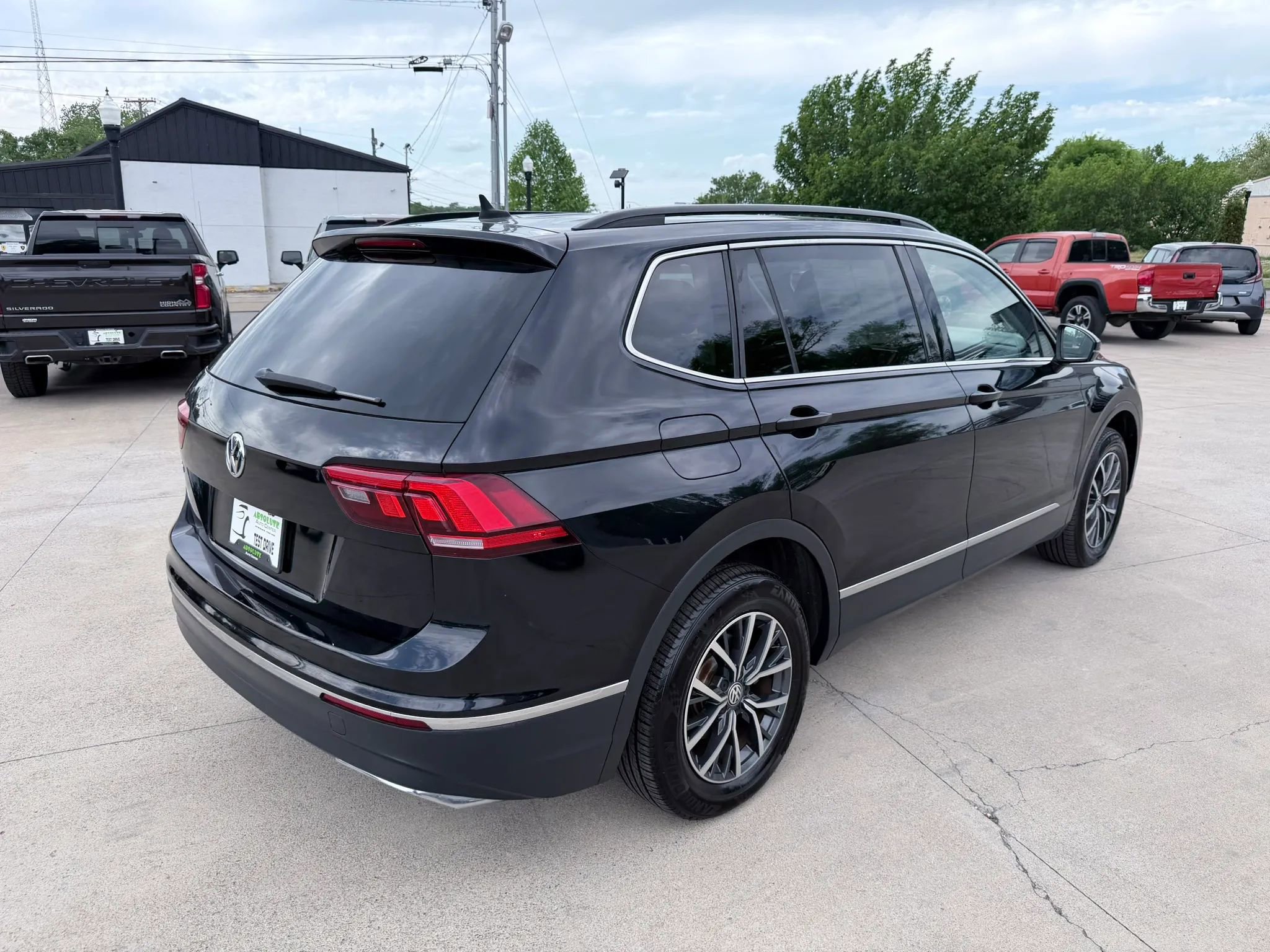Used 2020 Volkswagen Tiguan SE w/ Panoramic Sunroof Package FWD image 81