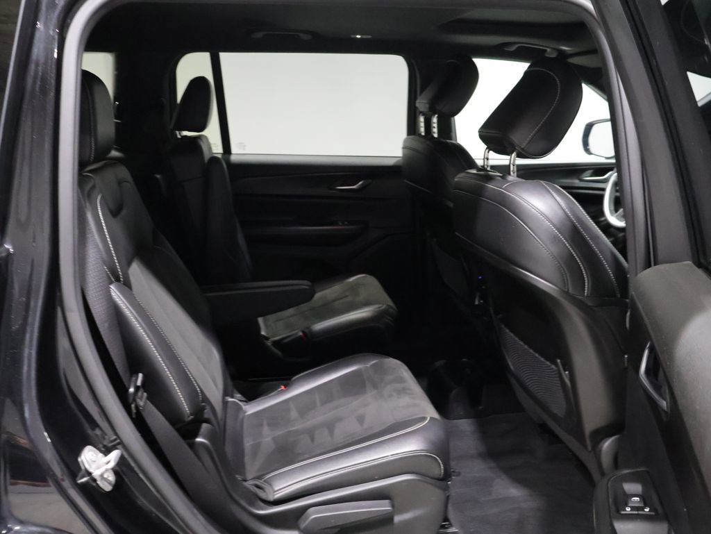 Used 2023 Jeep Grand Cherokee L Laredo image 20