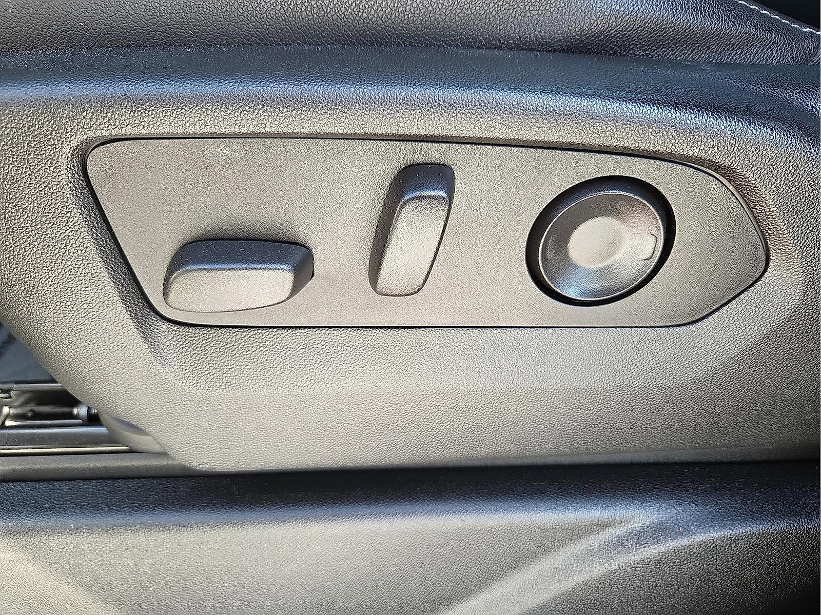 Used 2021 Chevrolet Suburban LT w/ LT Signature Package image 16