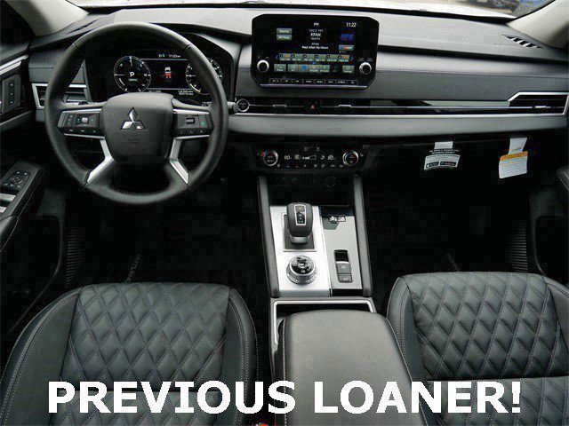 Used 2025 Mitsubishi Outlander SEL image 11