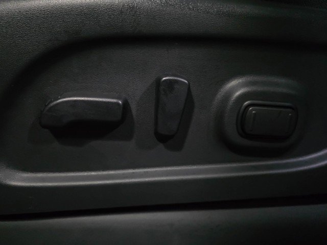 Used 2023 Nissan Titan SV w/ SV Convenience Package image 29