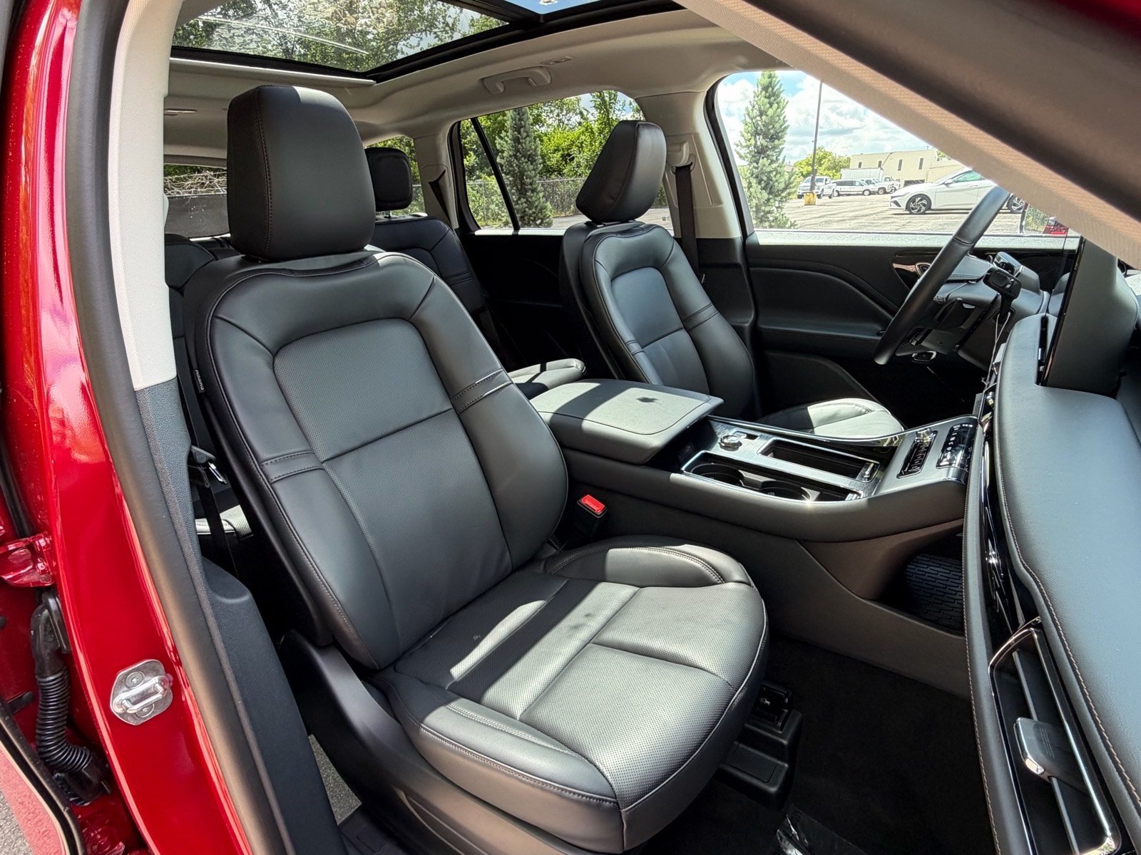 New 2026 Lincoln Aviator AWD image 12