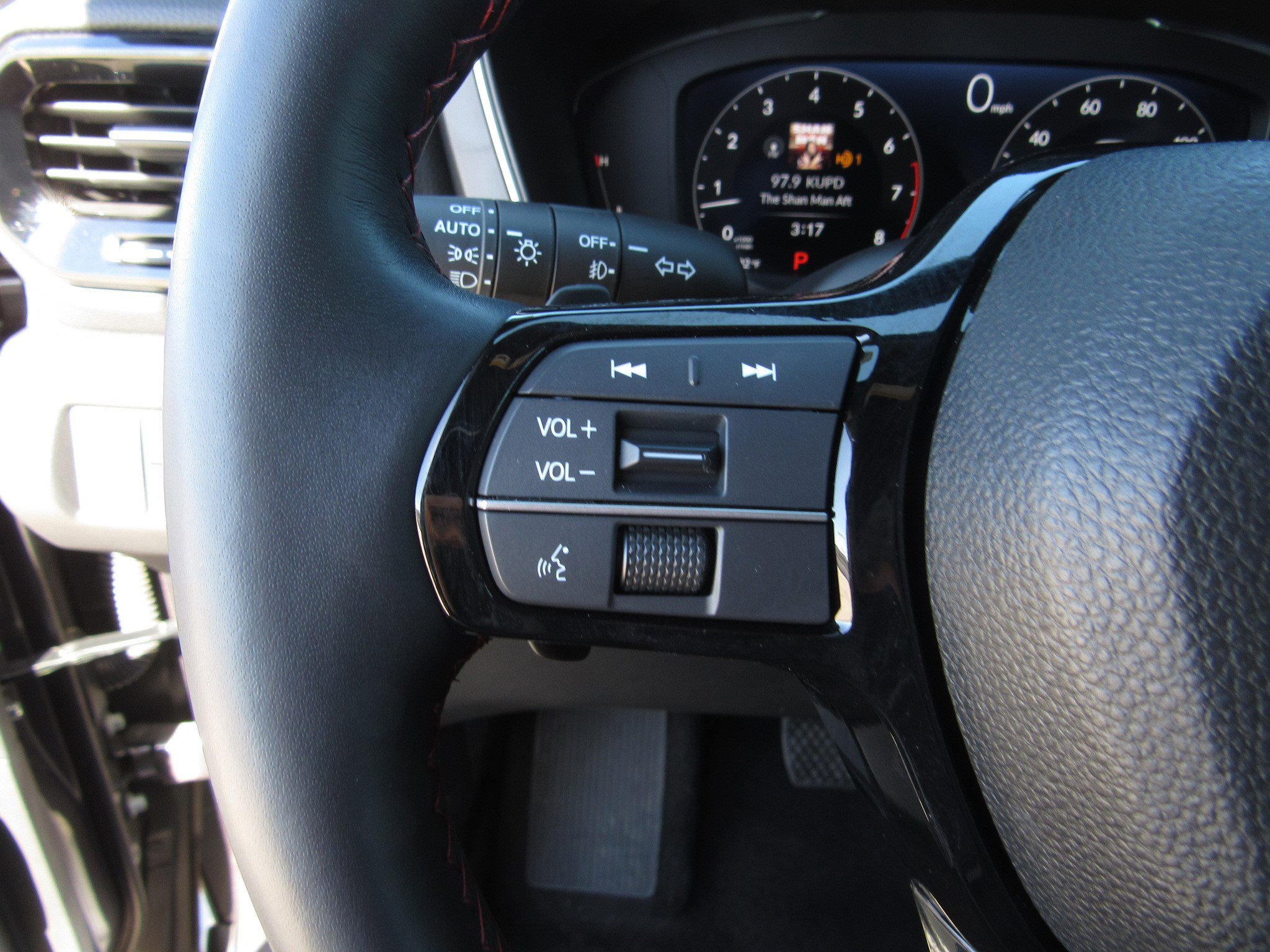 Used 2025 Honda Pilot Black Edition image 27