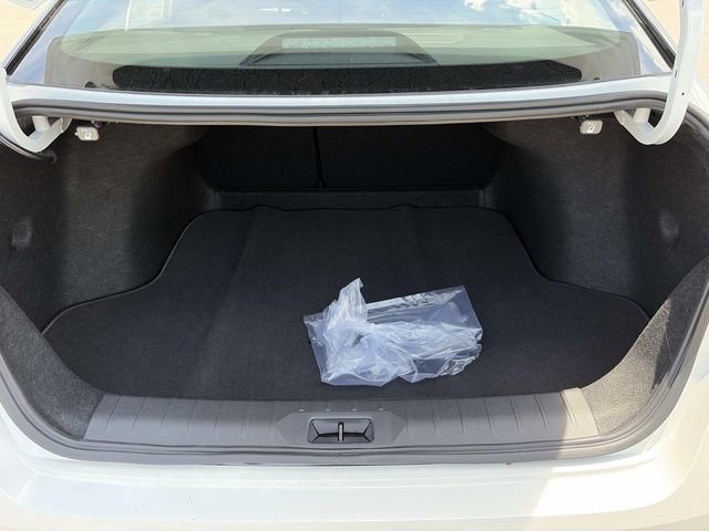 New 2026 Nissan Sentra SR w/ Floor Mat Package FWD image 9