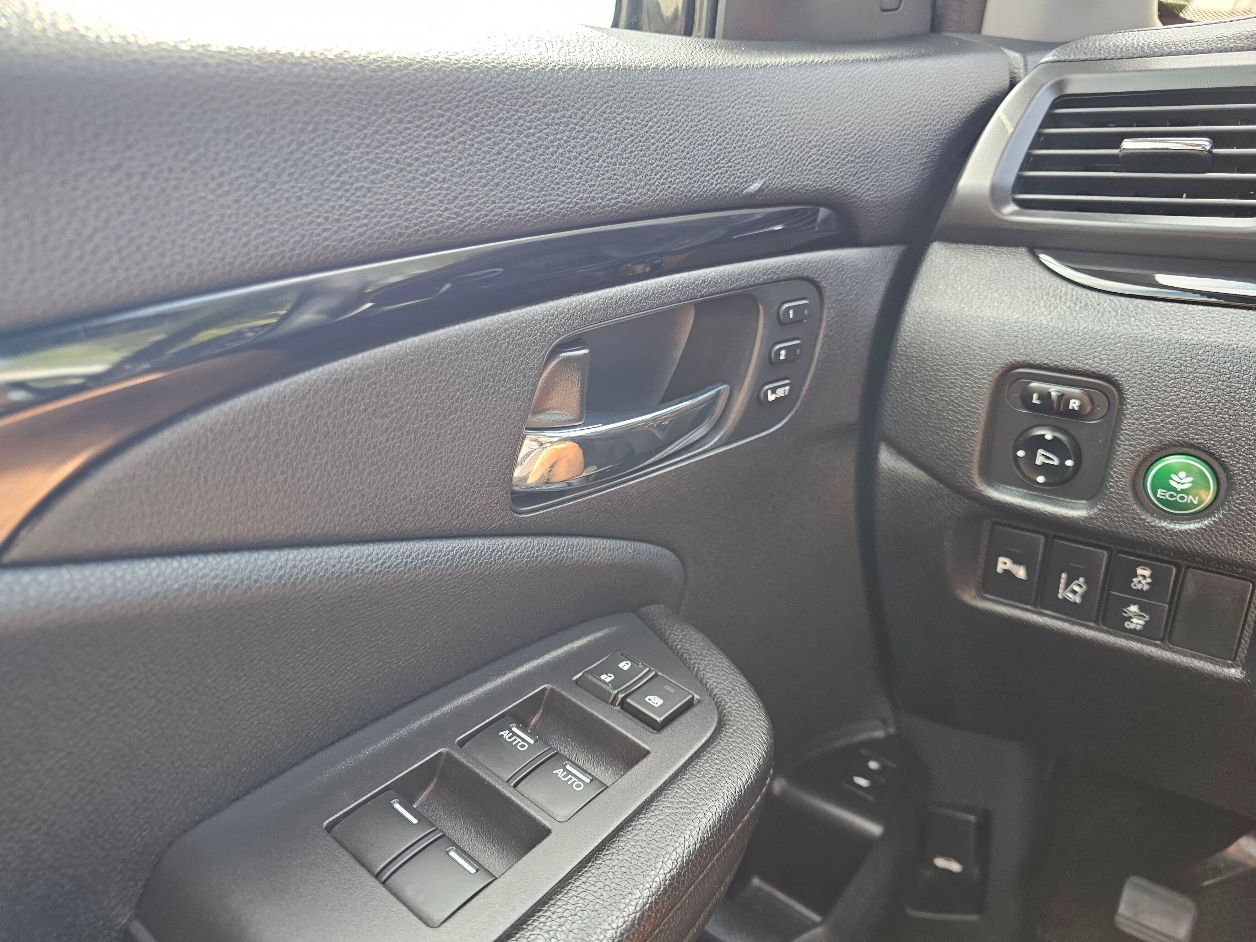 Used 2016 Honda Pilot Elite image 33