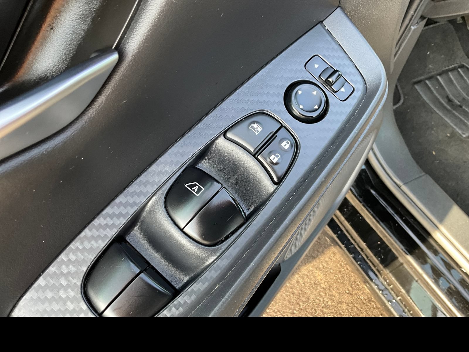 Used 2025 Nissan Sentra SV FWD image 24