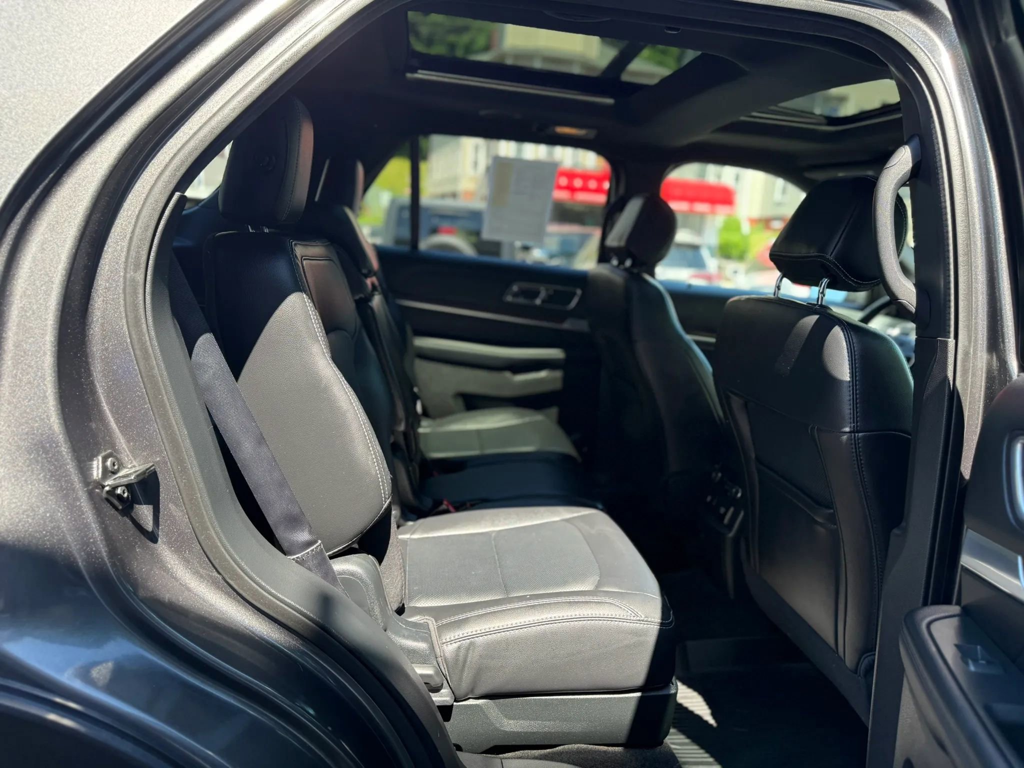 Used 2017 Ford Explorer Limited AWD/4WD image 33