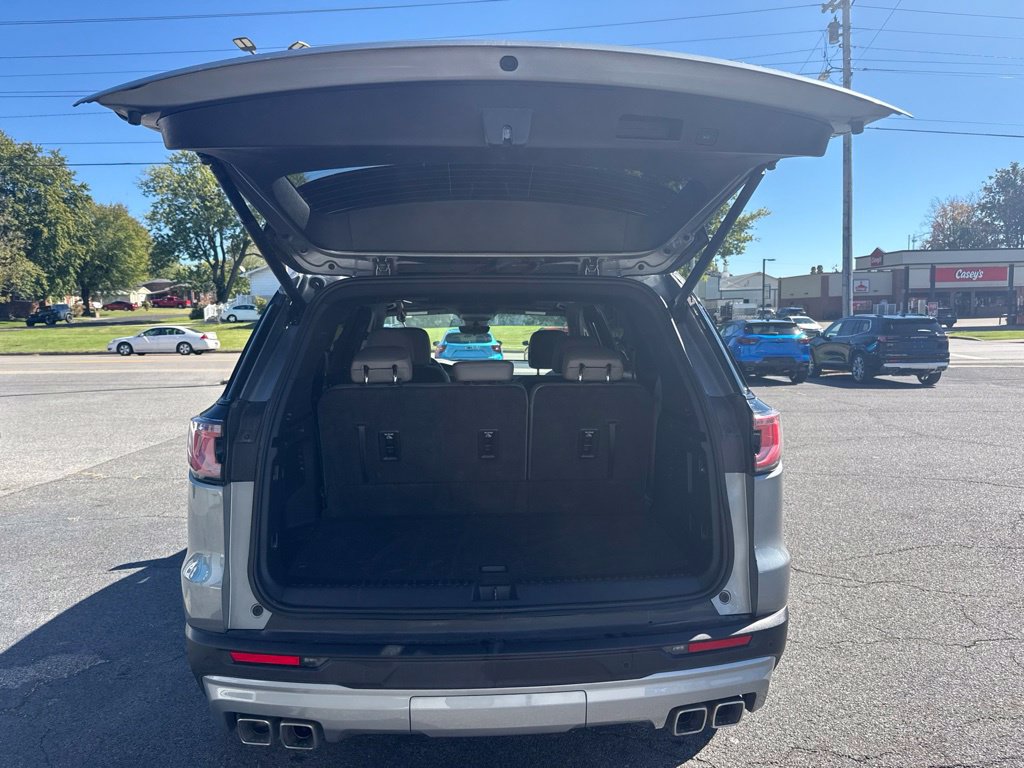Used 2026 GMC Acadia Elevation w/ Elevation Premium Package FWD image 8
