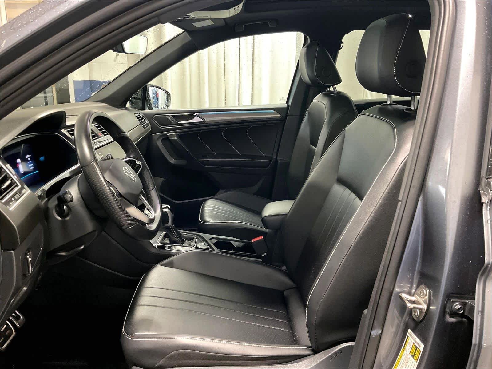 Used 2024 Volkswagen Tiguan SE R-Line AWD/4WD image 10