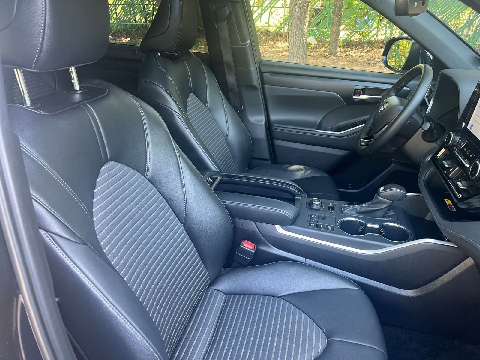 Used 2025 Toyota Highlander XSE AWD/4WD image 38
