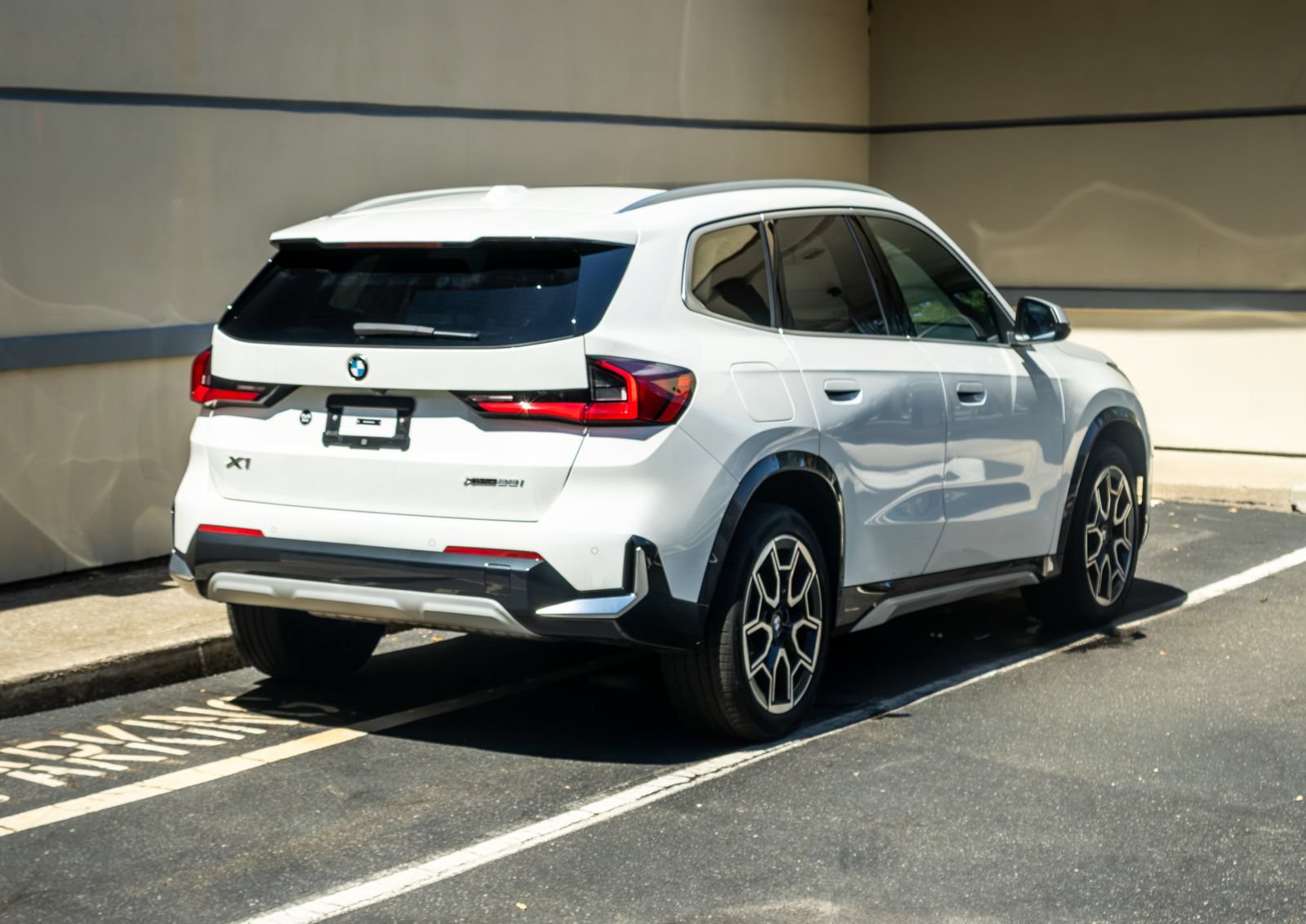 Used 2023 BMW X1 xDrive28i w/ Convenience Package AWD/4WD image 8
