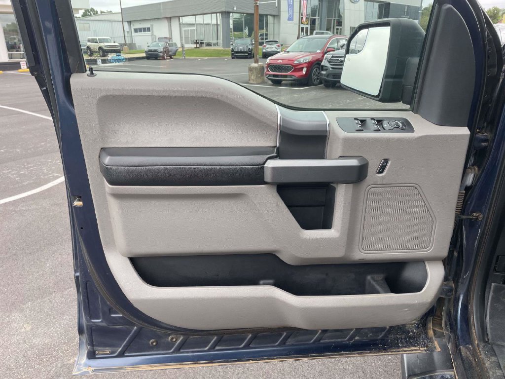 Used 2017 Ford F150 XLT w/ Equipment Group 302A Luxury AWD/4WD image 15