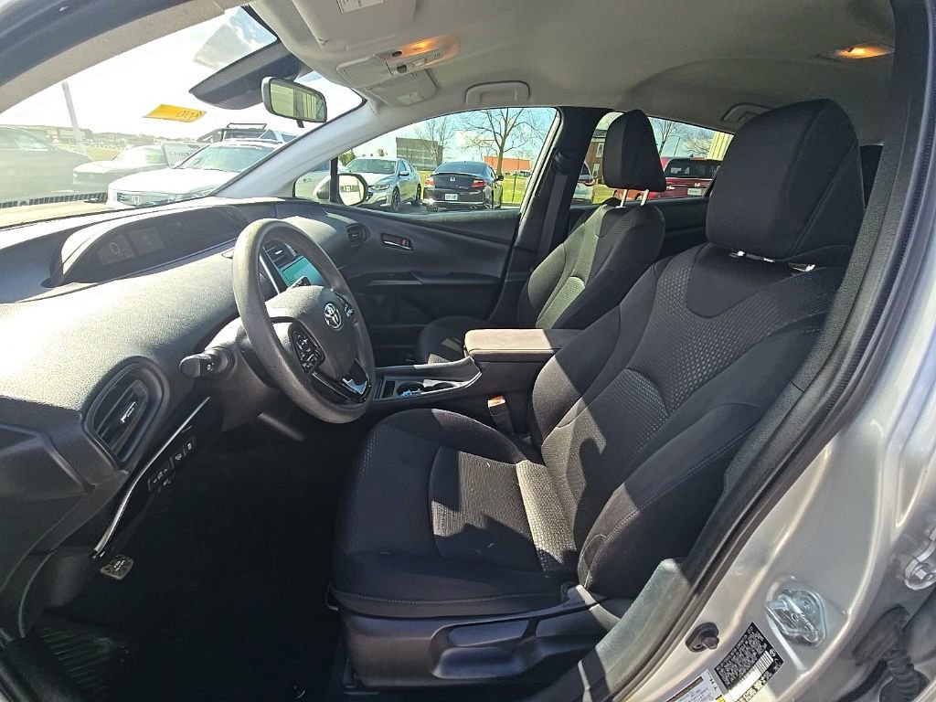 Used 2022 Toyota Prius LE image 11
