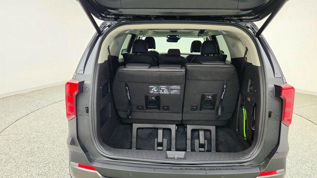 Used 2025 Kia Carnival SX w/ SX Dark Edition Package FWD image 19