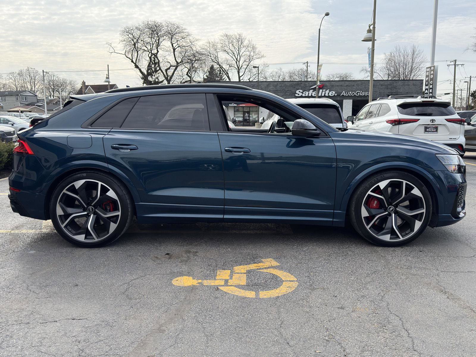 Used 2021 Audi RS Q8 w/ Black Optic Package image 21