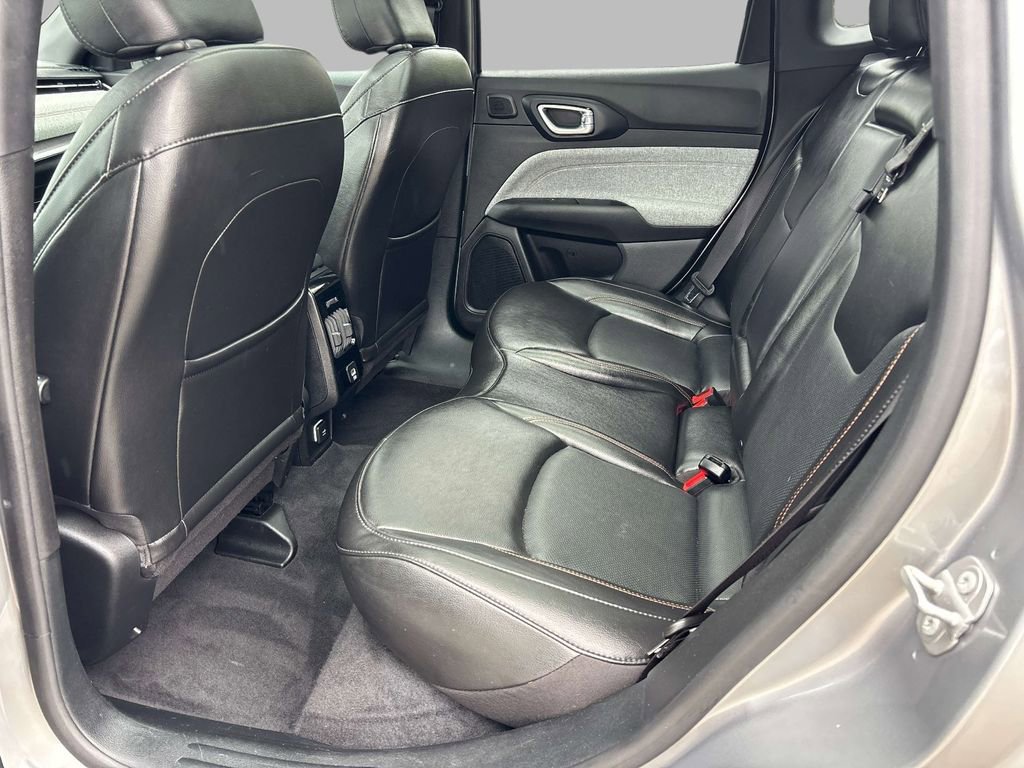 Used 2023 Jeep Compass Latitude w/ Sun and Sound Group AWD/4WD image 11