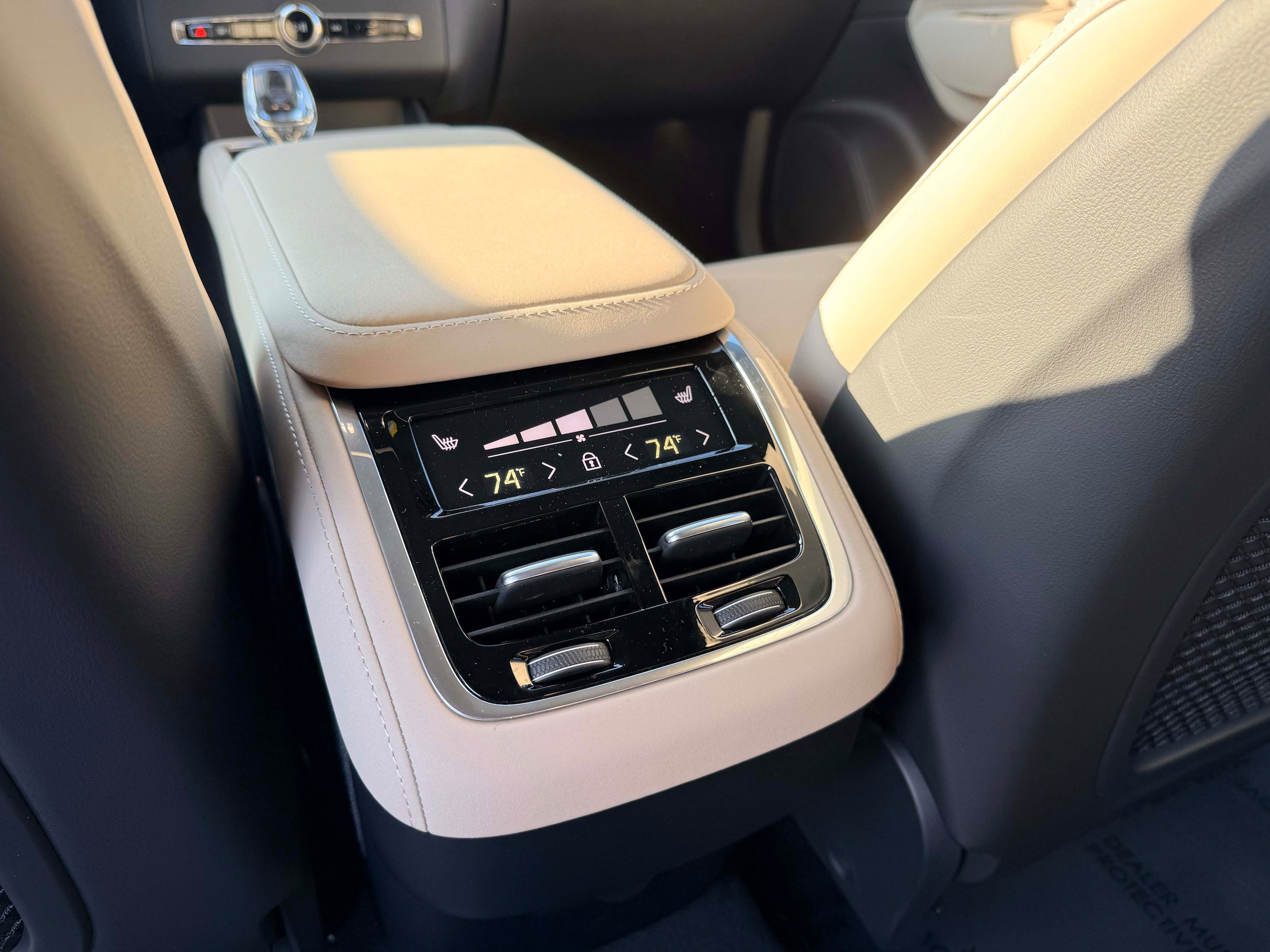 New 2026 Volvo XC90 B6 Plus w/ Protection Package Premier AWD/4WD image 15