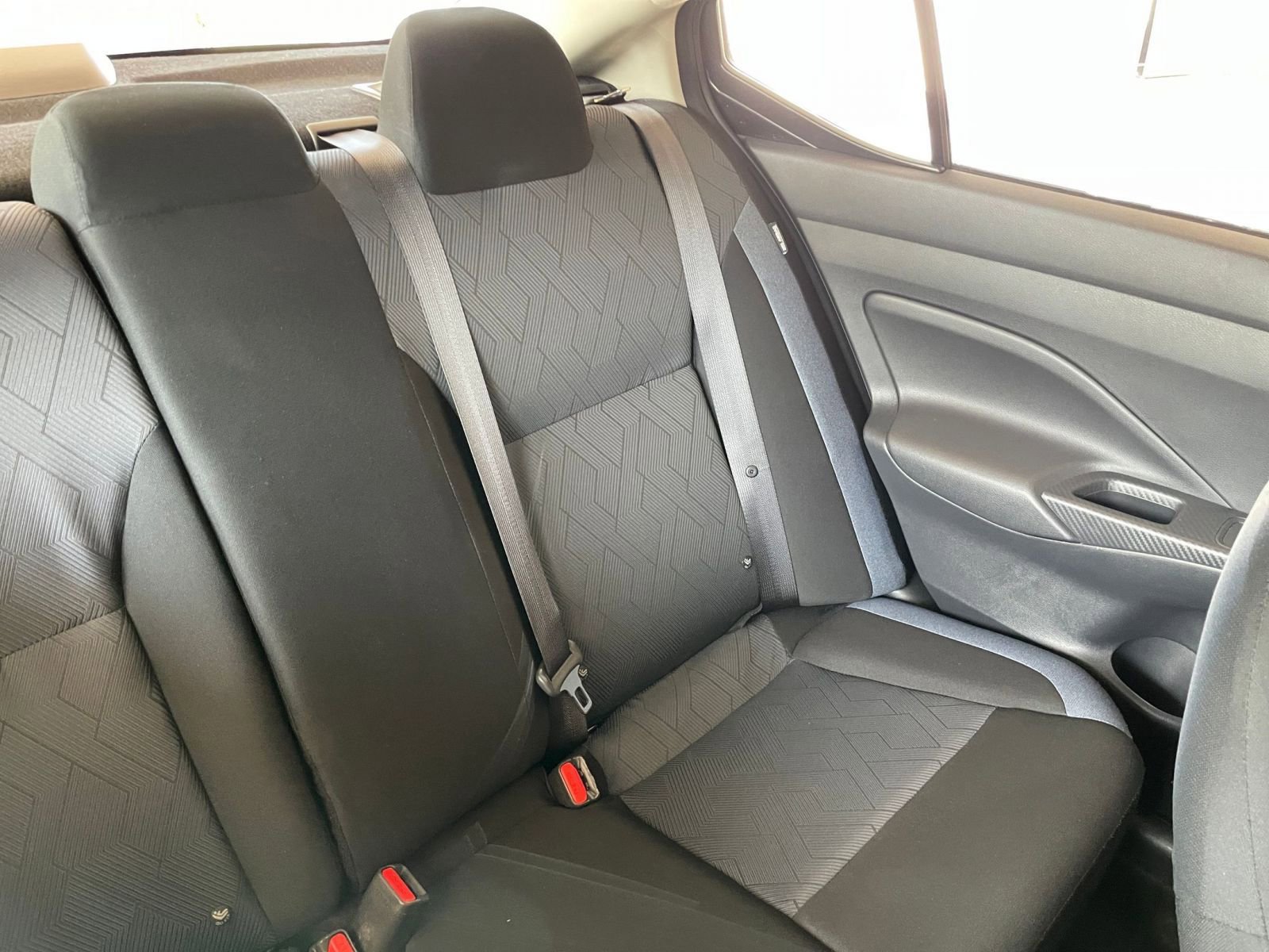 Used 2025 Nissan Versa SV image 35