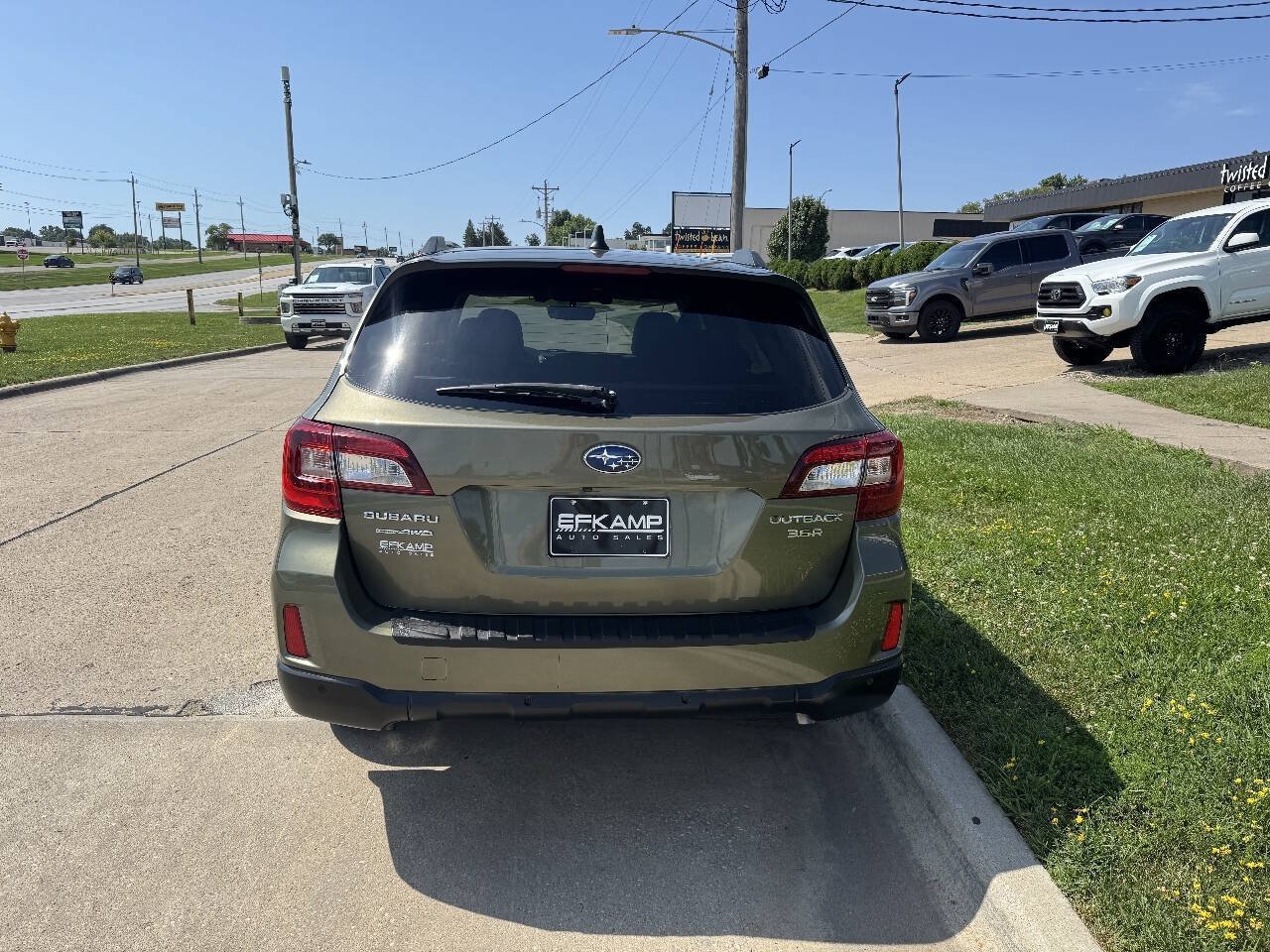 Used 2017 Subaru Outback 3.6R Touring w/ Popular Package #5A AWD/4WD image 4