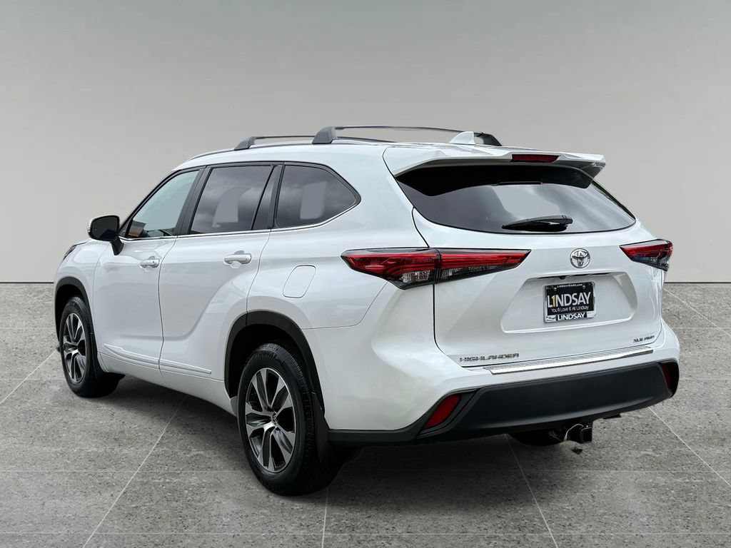 Used 2023 Toyota Highlander XLE AWD/4WD image 12