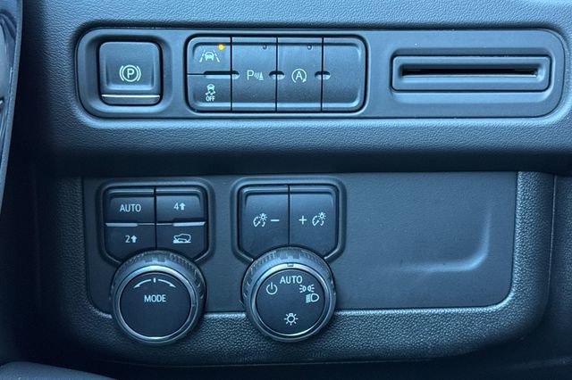 Used 2024 Chevrolet Suburban LT image 43