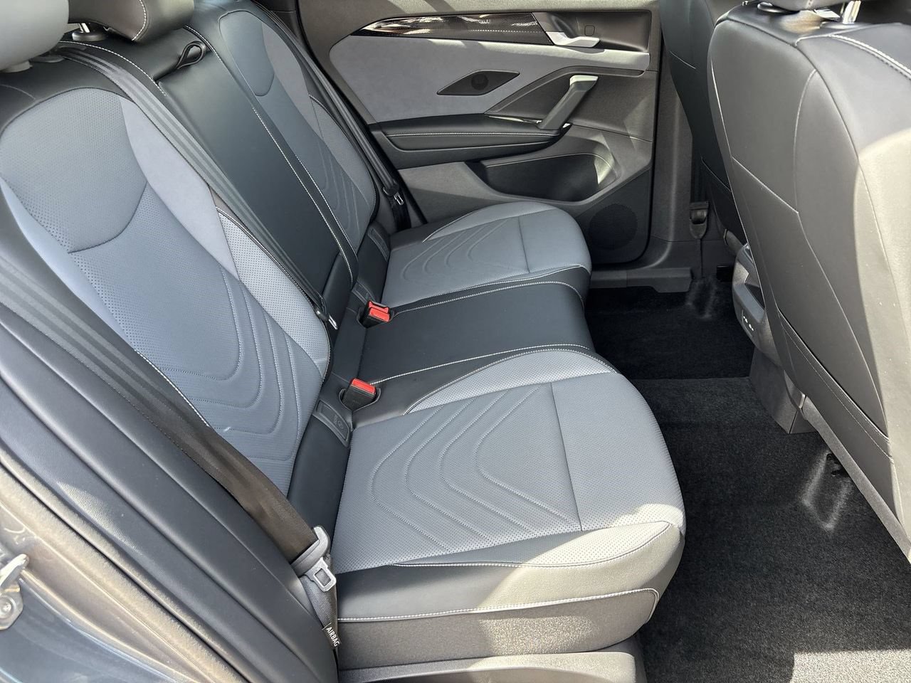 New 2026 Volkswagen Tiguan SE R-Line FWD image 9