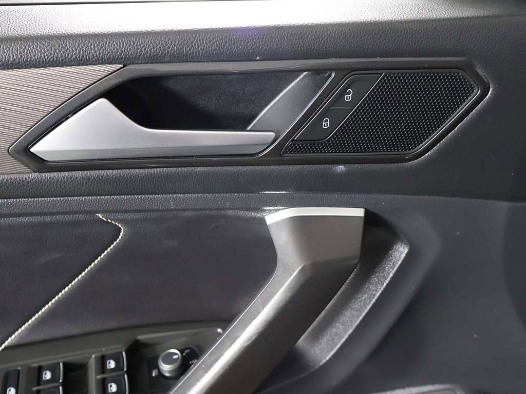 Used 2024 Volkswagen Tiguan SE w/ Panoramic Sunroof Package FWD image 37