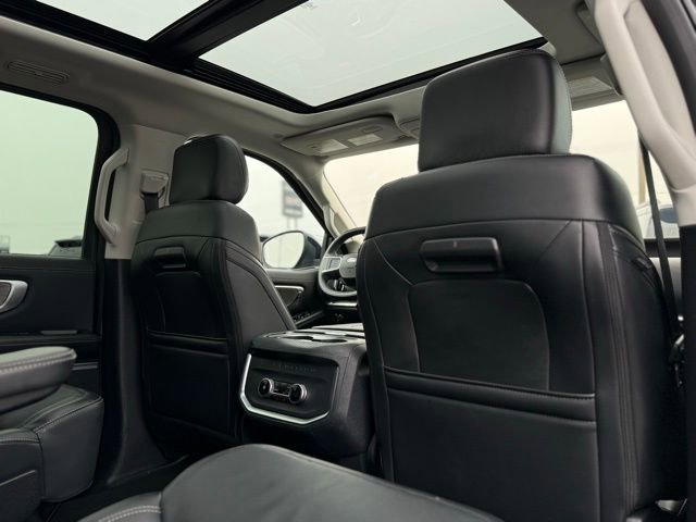 Certified 2025 Ford Expedition Platinum image 4