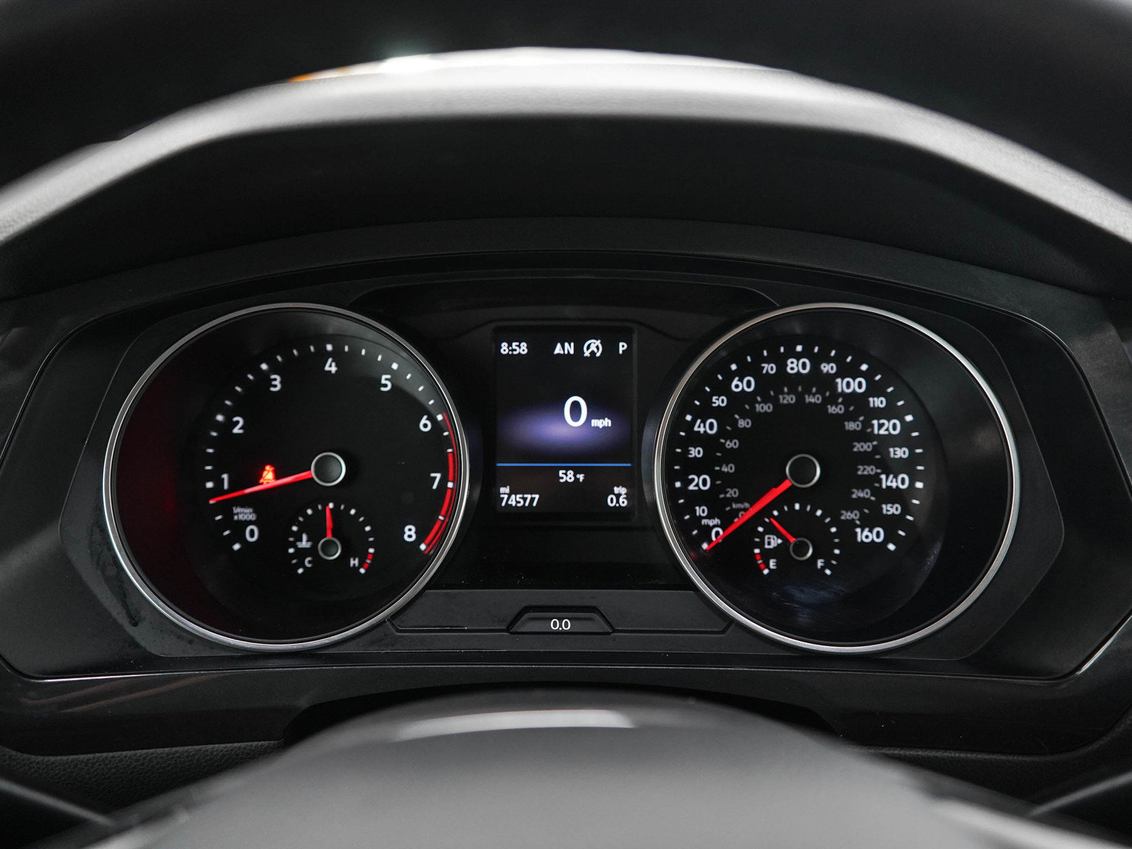 Used 2018 Volkswagen Tiguan SEL AWD/4WD image 24