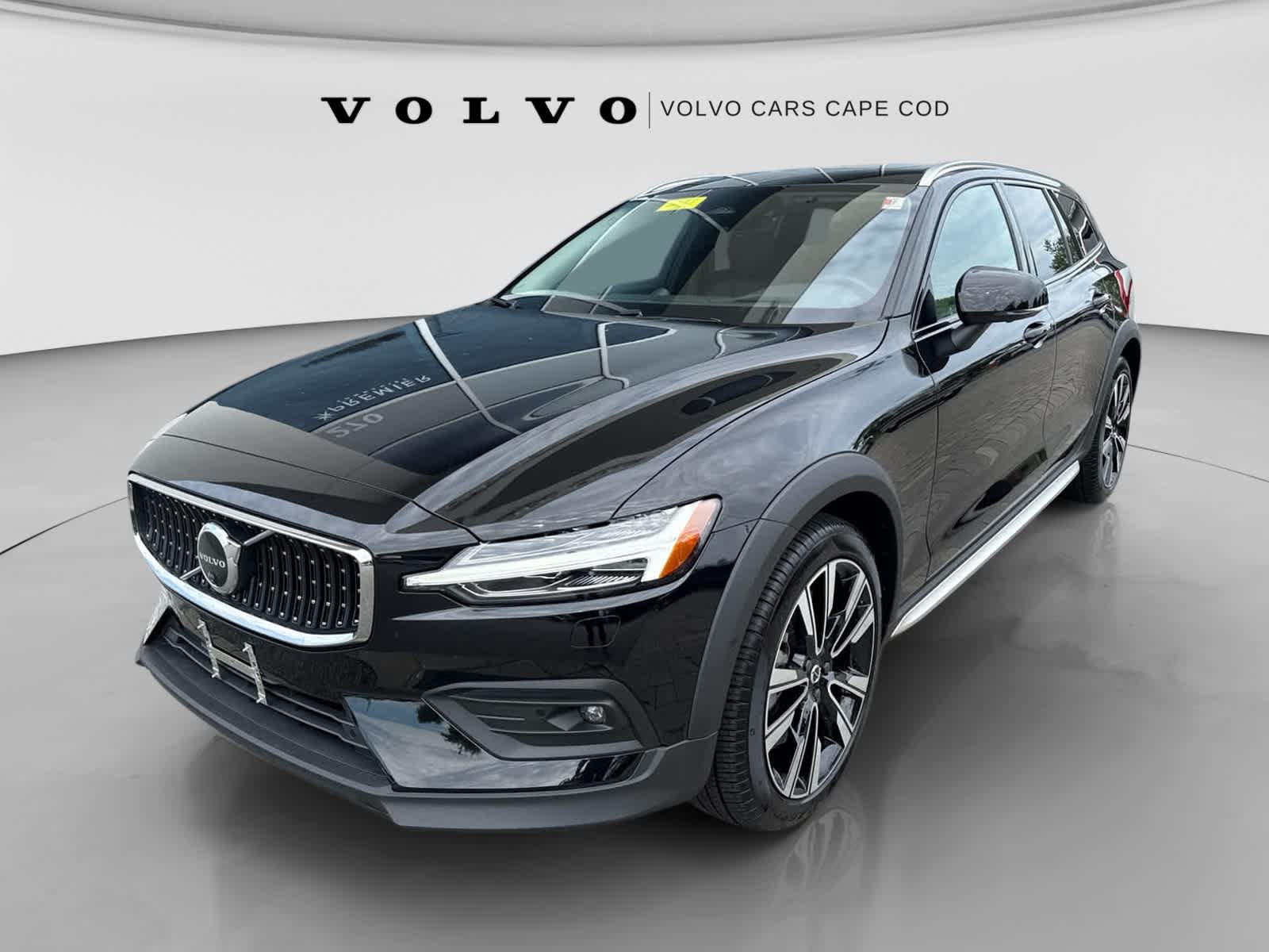 Used 2026 Volvo V60 B5 Cross Country Ultra w/ Protection Package Premier AWD/4WD image 3