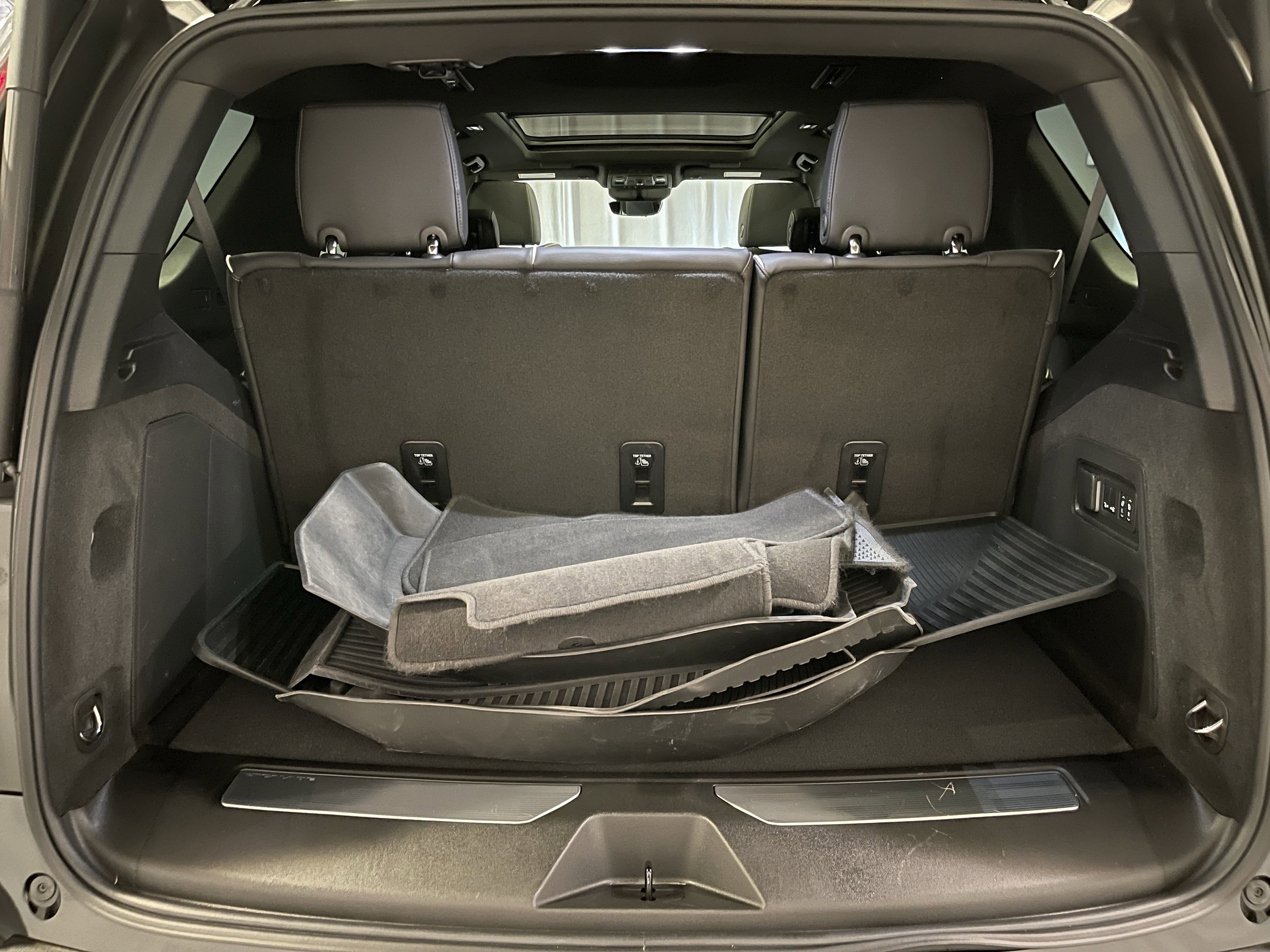 Used 2024 Cadillac Escalade Premium Luxury w/ LPO, Floor Liner Package AWD/4WD image 27