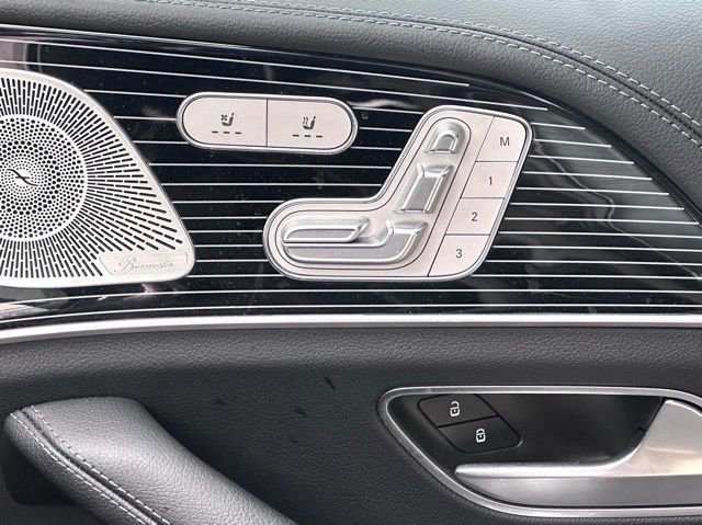 Used 2025 Mercedes-Benz GLS 580 4MATIC image 13