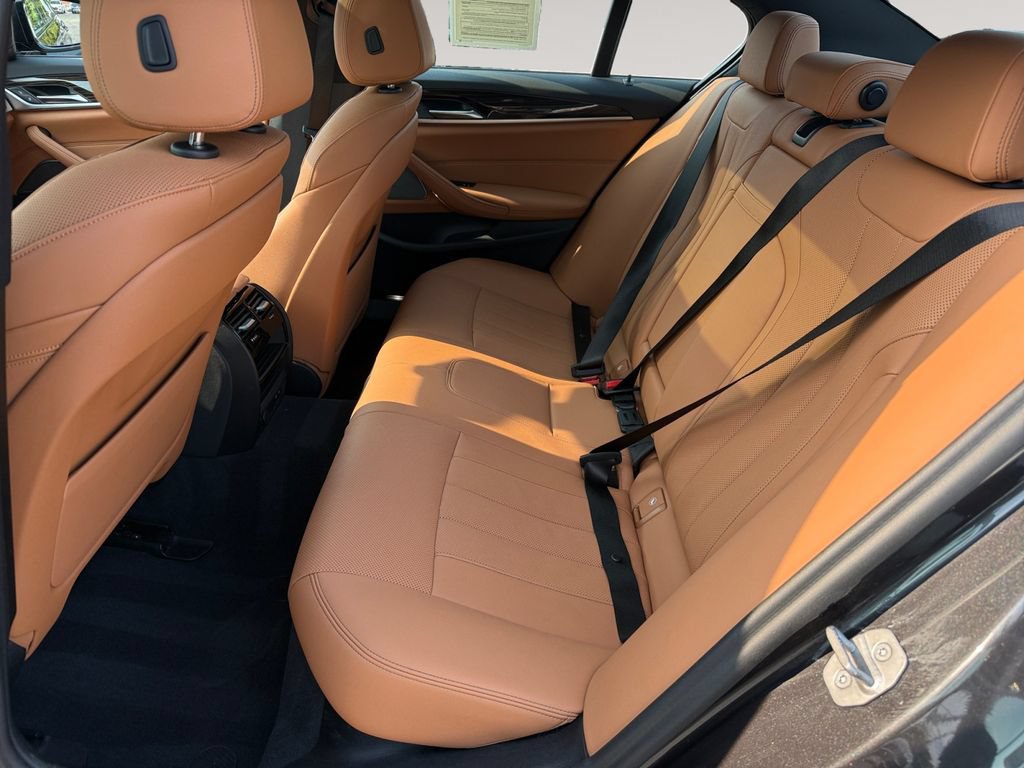 Used 2023 BMW 530e xDrive w/ Premium Package AWD/4WD image 13